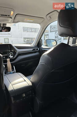 Внедорожник / Кроссовер Toyota Highlander 2020 в 