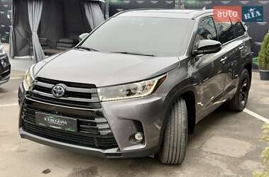 Внедорожник / Кроссовер Toyota Highlander 2019 в 