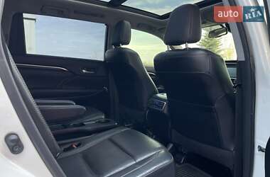 Внедорожник / Кроссовер Toyota Highlander 2015 в 