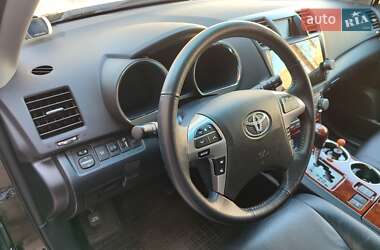 Внедорожник / Кроссовер Toyota Highlander 2011 в 