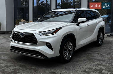 Внедорожник / Кроссовер Toyota Highlander 2020 в 