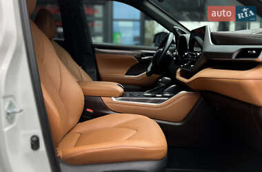 Внедорожник / Кроссовер Toyota Highlander 2020 в 