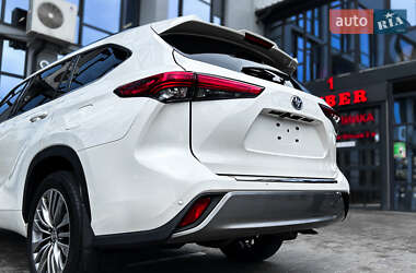 Внедорожник / Кроссовер Toyota Highlander 2020 в 