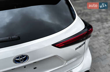 Внедорожник / Кроссовер Toyota Highlander 2020 в 