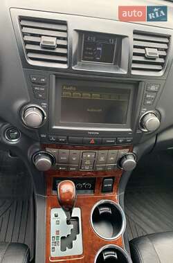 Внедорожник / Кроссовер Toyota Highlander 2011 в 