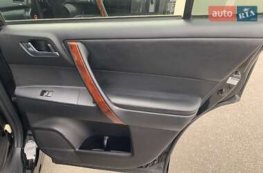 Внедорожник / Кроссовер Toyota Highlander 2011 в 