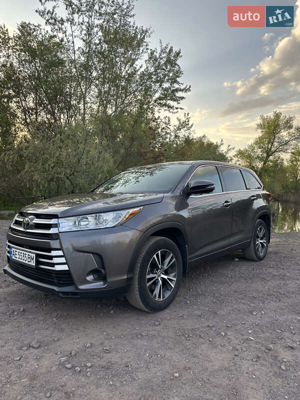 Позашляховик / Кросовер Toyota Highlander 2017 в Дніпрі