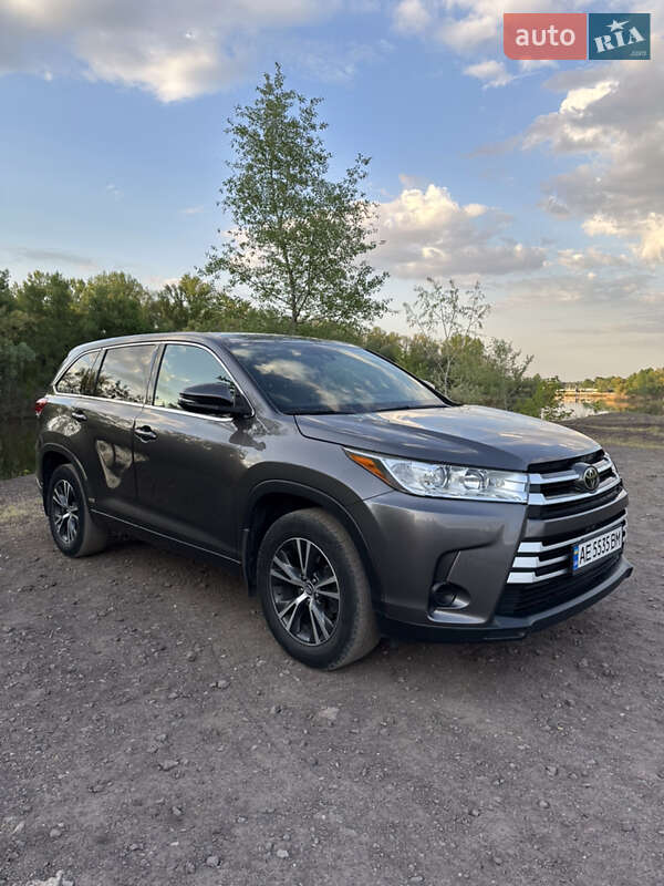 Позашляховик / Кросовер Toyota Highlander 2017 в Дніпрі