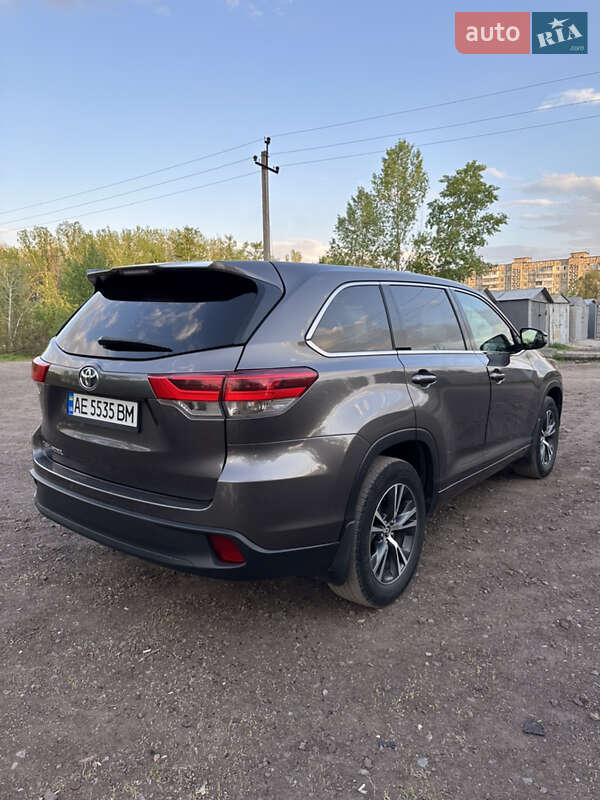 Позашляховик / Кросовер Toyota Highlander 2017 в Дніпрі