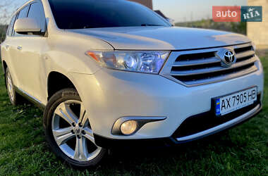 Позашляховик / Кросовер Toyota Highlander 2011 в 
