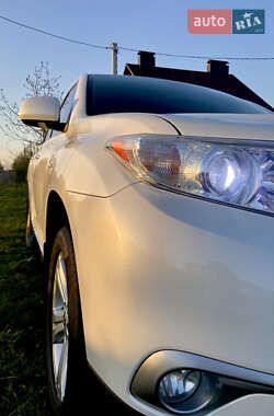 Позашляховик / Кросовер Toyota Highlander 2011 в 