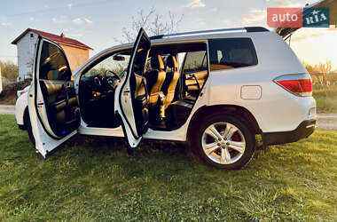 Позашляховик / Кросовер Toyota Highlander 2011 в 