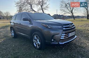 Позашляховик / Кросовер Toyota Highlander 2017 в 