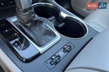 Позашляховик / Кросовер Toyota Highlander 2017 в 