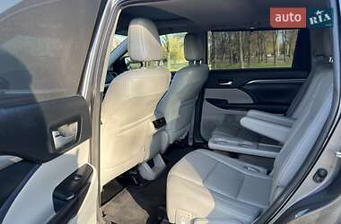 Позашляховик / Кросовер Toyota Highlander 2017 в 