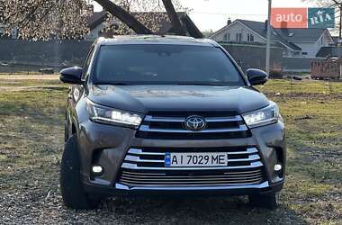 Позашляховик / Кросовер Toyota Highlander 2017 в 