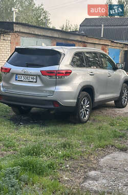 Внедорожник / Кроссовер Toyota Highlander 2019 в 