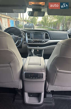 Внедорожник / Кроссовер Toyota Highlander 2019 в 