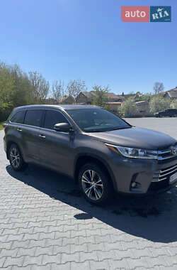Внедорожник / Кроссовер Toyota Highlander 2015 в 