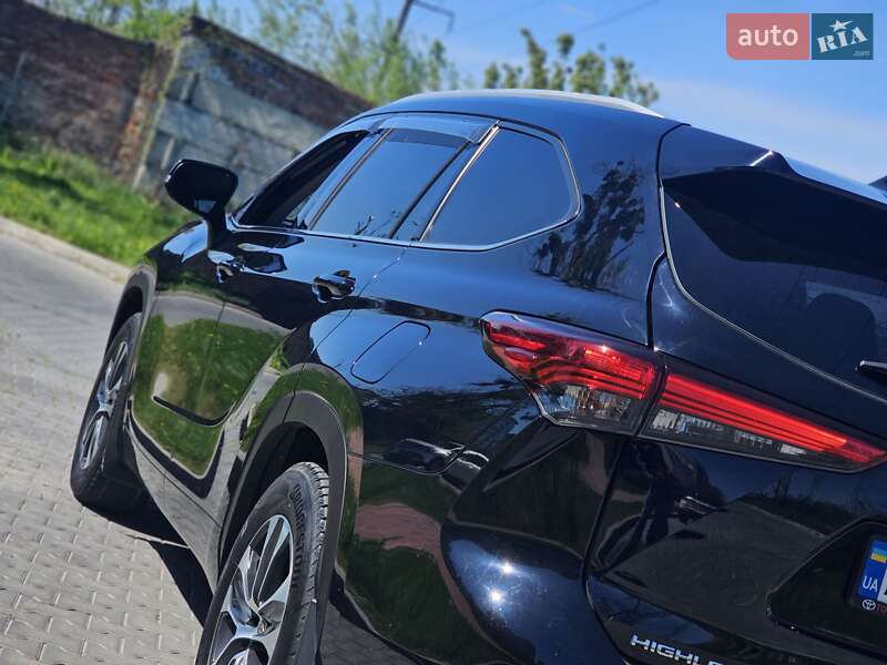 Позашляховик / Кросовер Toyota Highlander 2020 в Львові