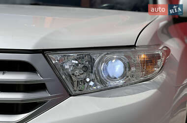Позашляховик / Кросовер Toyota Highlander 2010 в 