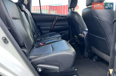 Позашляховик / Кросовер Toyota Highlander 2010 в 