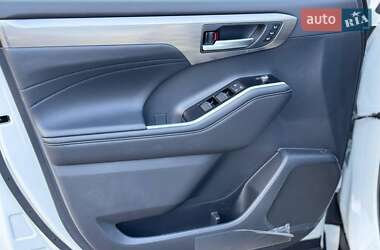 Позашляховик / Кросовер Toyota Highlander 2024 в 