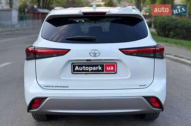 Позашляховик / Кросовер Toyota Highlander 2024 в 