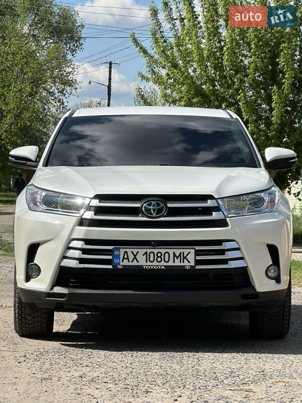 Внедорожник / Кроссовер Toyota Highlander 2019 в 