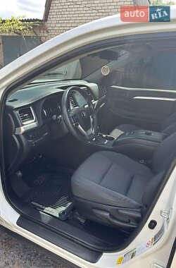 Внедорожник / Кроссовер Toyota Highlander 2019 в 