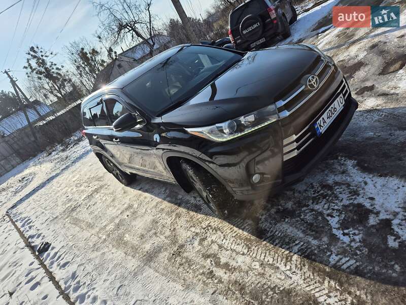 Внедорожник / Кроссовер Toyota Highlander 2018 в 