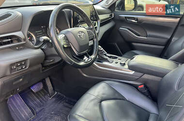 Внедорожник / Кроссовер Toyota Highlander 2020 в 
