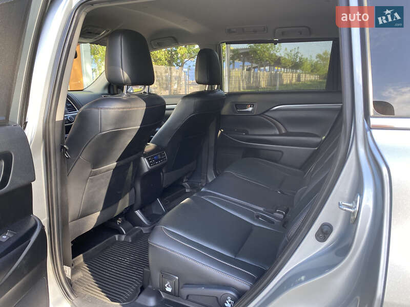 Позашляховик / Кросовер Toyota Highlander 2019 в Дніпрі