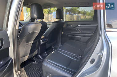 Внедорожник / Кроссовер Toyota Highlander 2019 в 