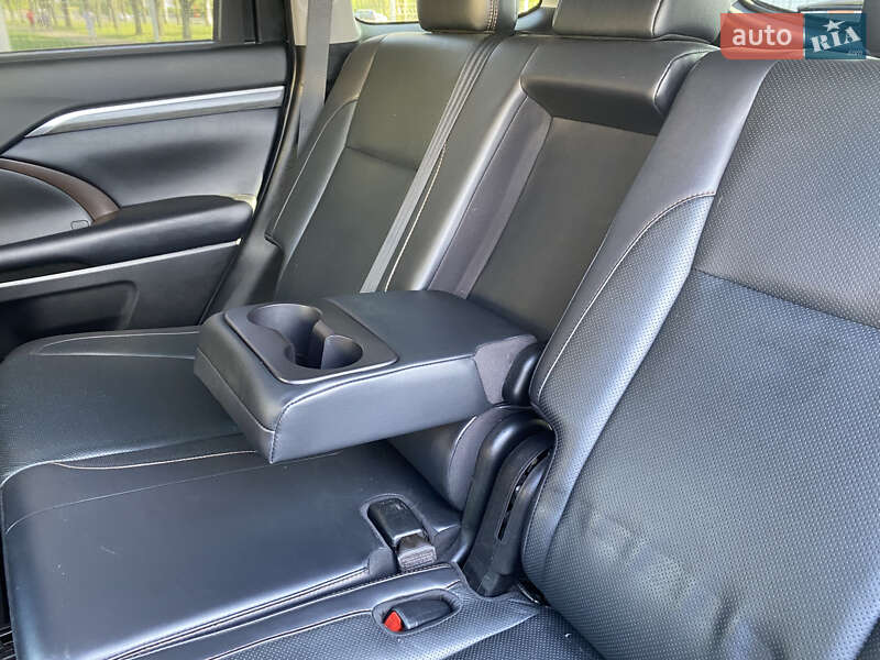 Позашляховик / Кросовер Toyota Highlander 2019 в Дніпрі