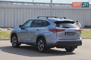 Внедорожник / Кроссовер Toyota Highlander 2020 в 