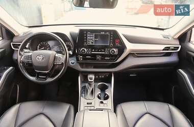 Внедорожник / Кроссовер Toyota Highlander 2020 в 