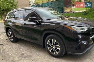Позашляховик / Кросовер Toyota Highlander 2021 в 
