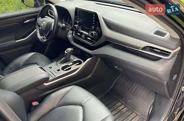 Позашляховик / Кросовер Toyota Highlander 2021 в 