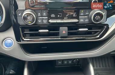 Позашляховик / Кросовер Toyota Highlander 2021 в 