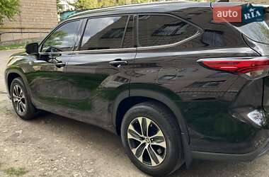 Позашляховик / Кросовер Toyota Highlander 2021 в 