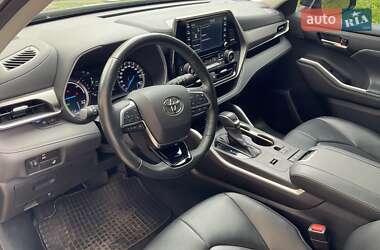 Позашляховик / Кросовер Toyota Highlander 2021 в 