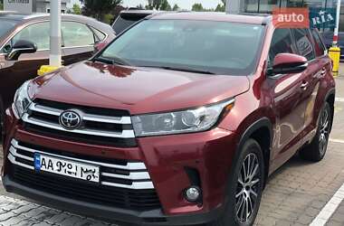 Внедорожник / Кроссовер Toyota Highlander 2017 в Киеве
