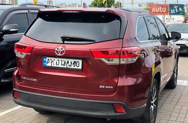 Внедорожник / Кроссовер Toyota Highlander 2017 в 
