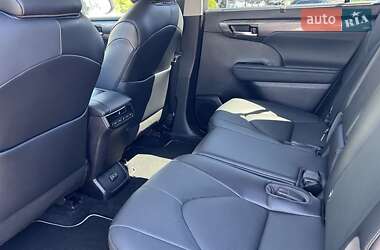 Позашляховик / Кросовер Toyota Highlander 2023 в 