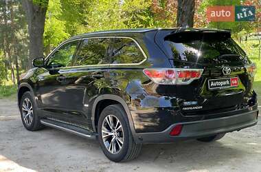 Внедорожник / Кроссовер Toyota Highlander 2016 в 