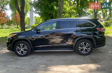 Внедорожник / Кроссовер Toyota Highlander 2016 в 