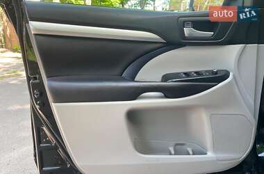 Внедорожник / Кроссовер Toyota Highlander 2016 в 