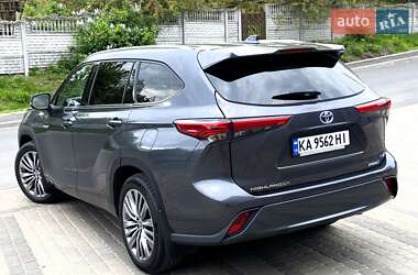 Позашляховик / Кросовер Toyota Highlander 2021 в 