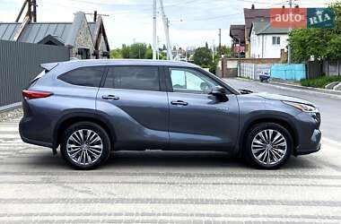 Позашляховик / Кросовер Toyota Highlander 2021 в 